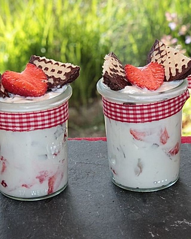 Erdbeer - Schokokuss - Dessert