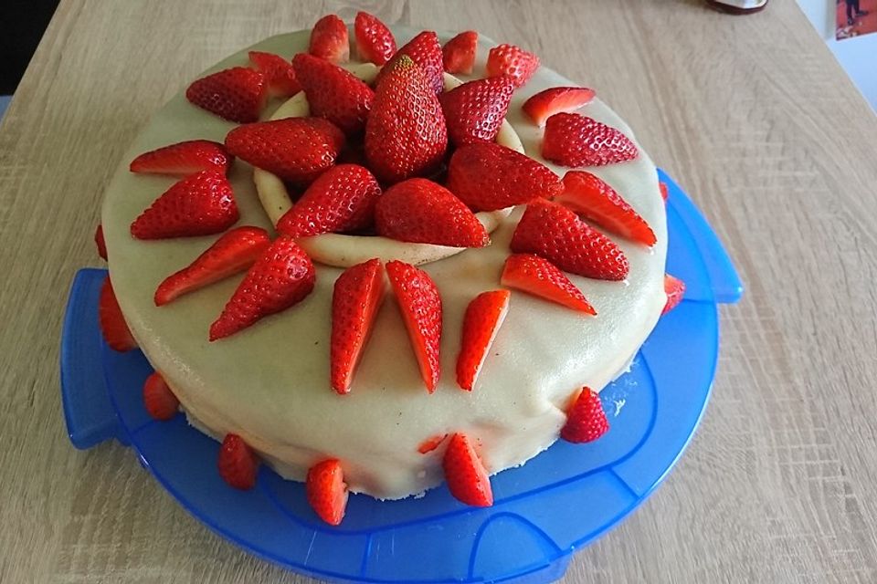 Erdbeer - Marzipan - Torte