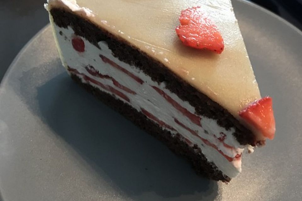 Erdbeer - Marzipan - Torte