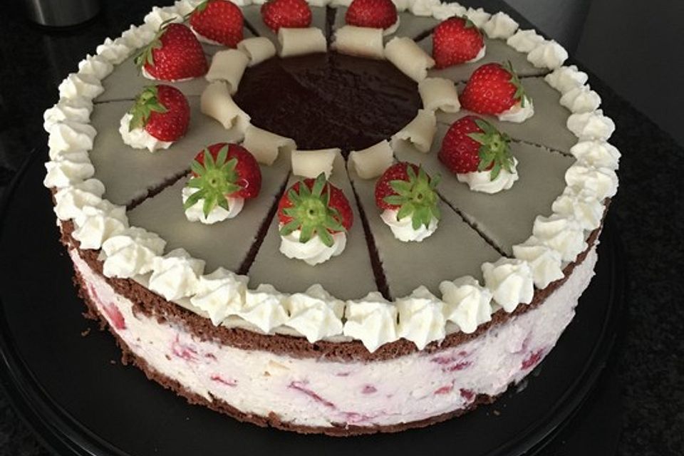 Erdbeer - Marzipan - Torte