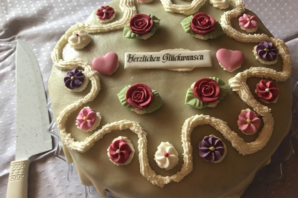 Erdbeer - Marzipan - Torte