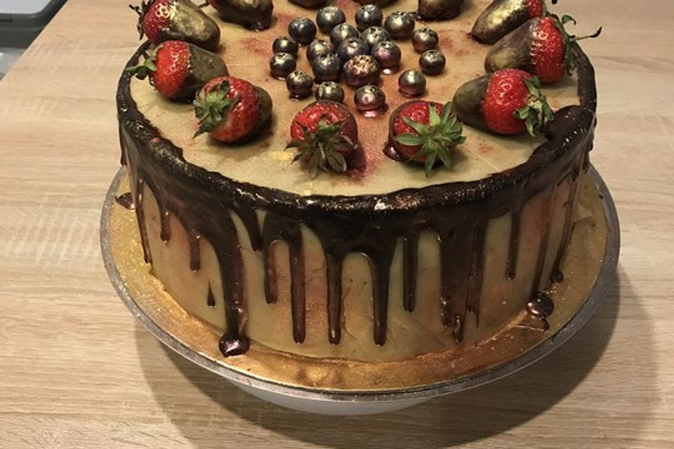 Erdbeer - Marzipan - Torte