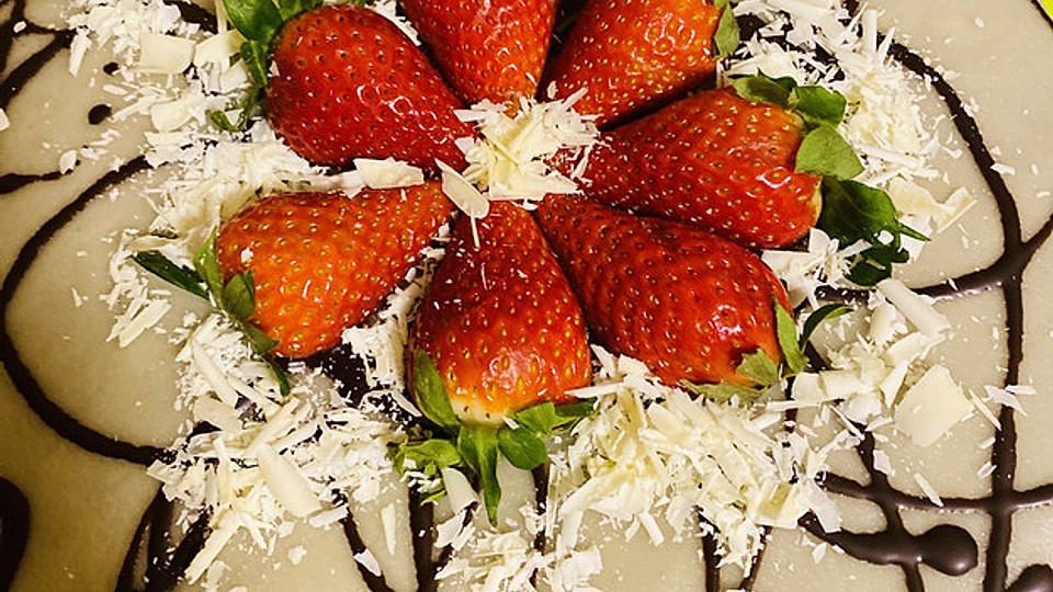 Erdbeer - Marzipan - Torte von liebeskeks