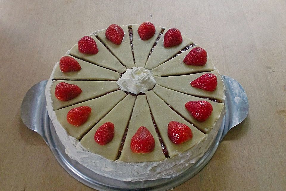 Erdbeer - Marzipan - Torte