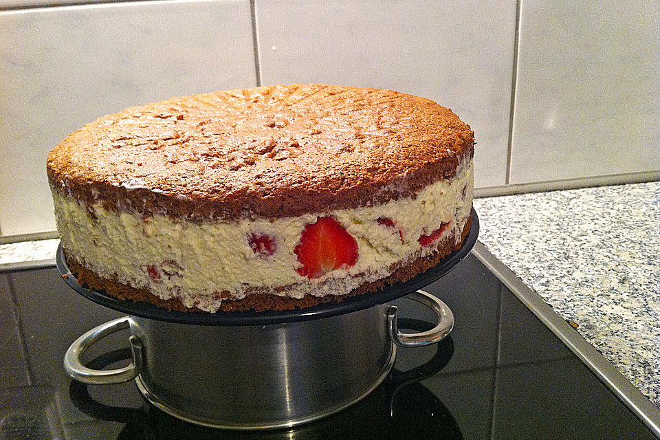 Erdbeer - Marzipan - Torte