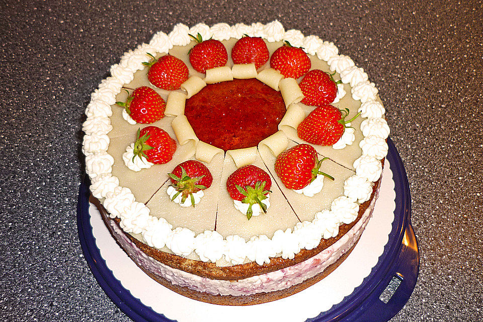 Erdbeer - Marzipan - Torte