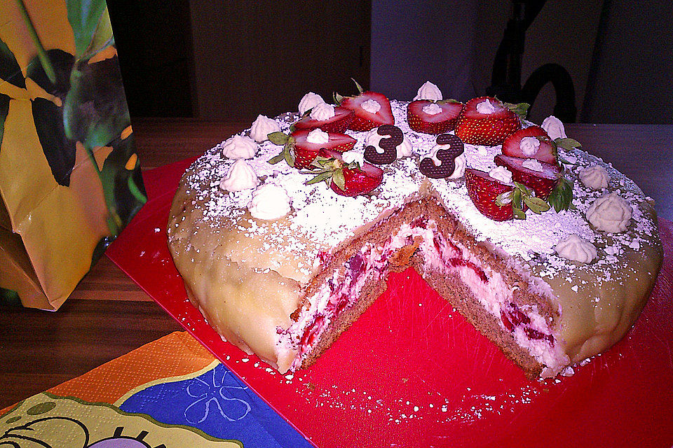 Erdbeer - Marzipan - Torte