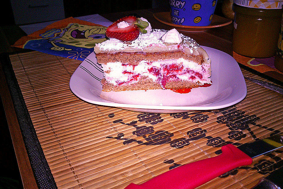 Erdbeer - Marzipan - Torte