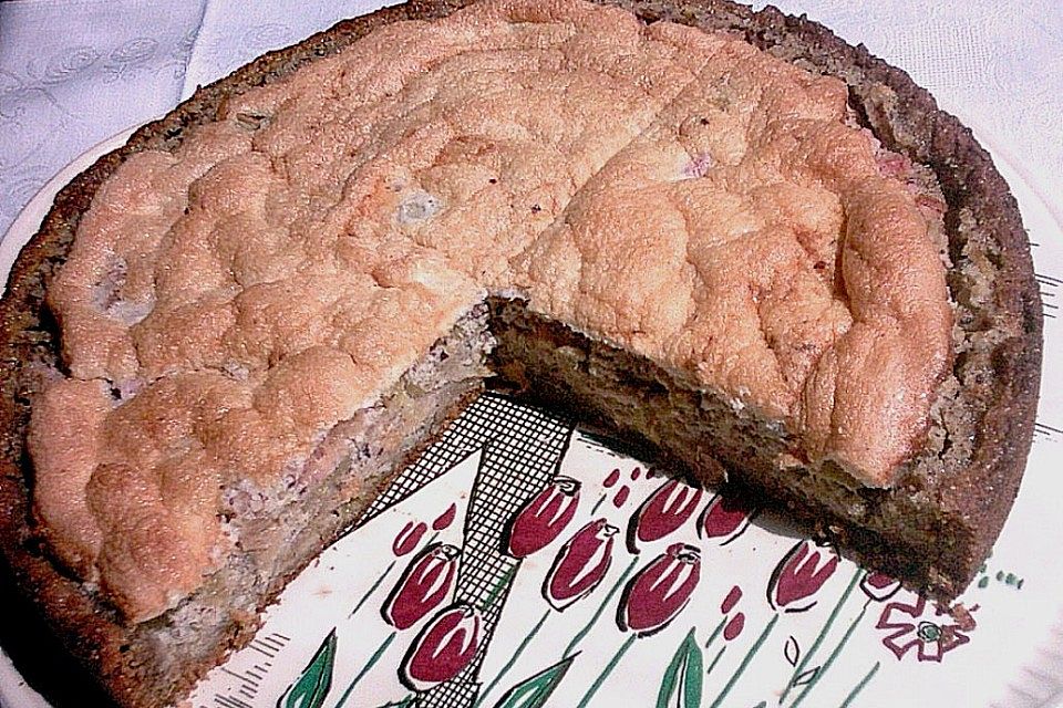 Rhabarber - Nuss - Sahne - Kuchen mit Mürbteigboden