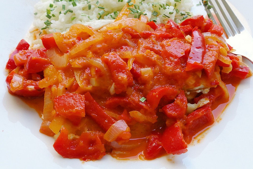 Seelachsfilet in Zwiebel - Paprika - Marinade mit Reis