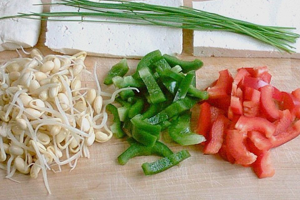 Gebratener Tofu auf Gemüse