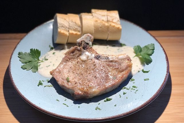 Koteletts in Knoblauch - Sahne - Sauce von Cyberlady| Chefkoch Koteletts in Knoblauch - Sahne - Sauce von Cyberlady| Chefkoch