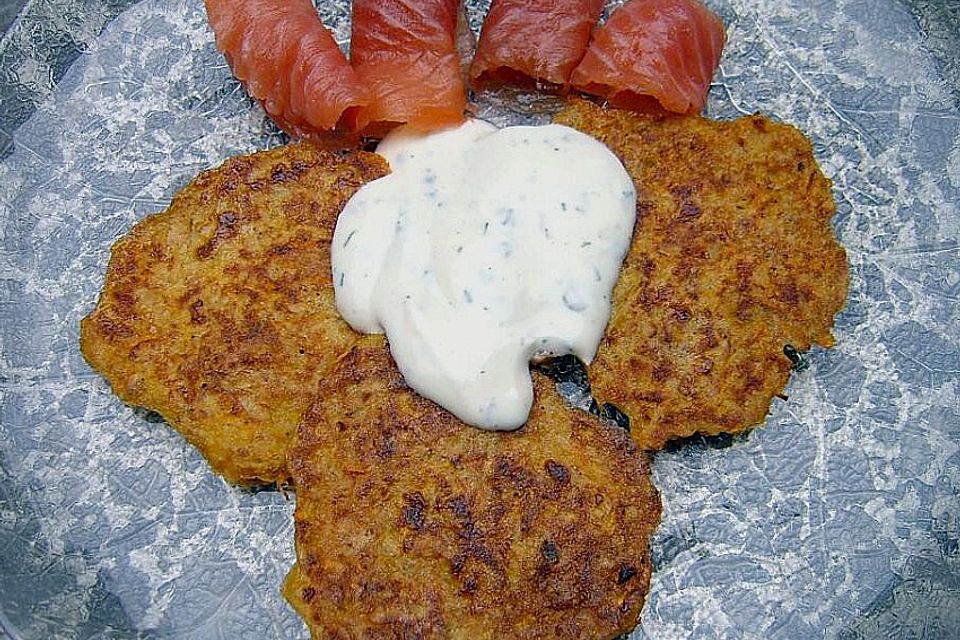 Kürbisrösti mit Räucherlachs und Dip