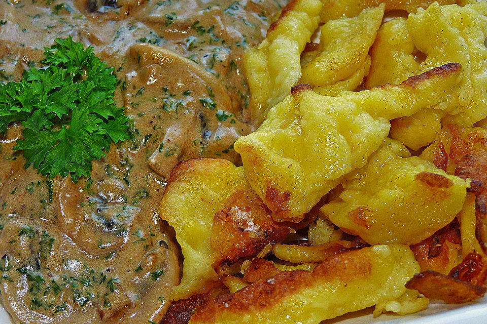 Spätzle mit Champignonsauce