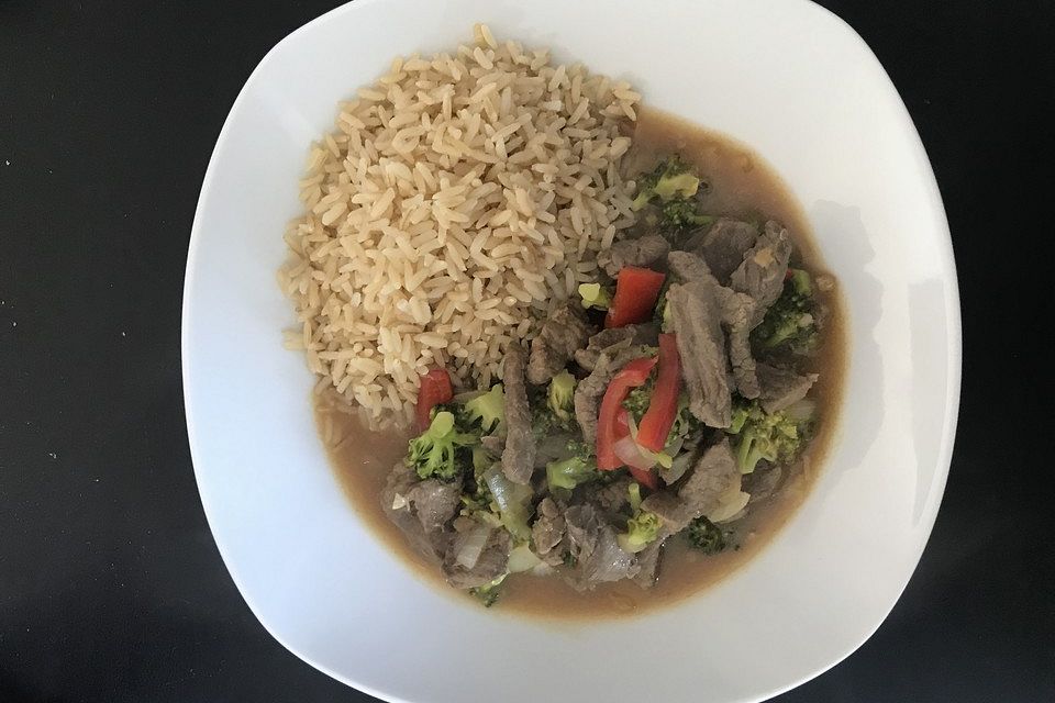 Asiatische Rindfleisch-Brokkoli-Pfanne