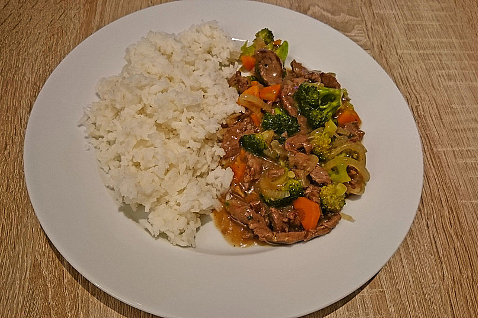 Asiatische Rindfleisch-Brokkoli-Pfanne