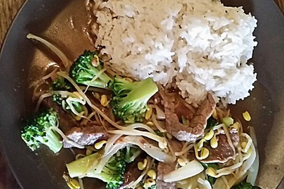 Asiatische Rindfleisch-Brokkoli-Pfanne