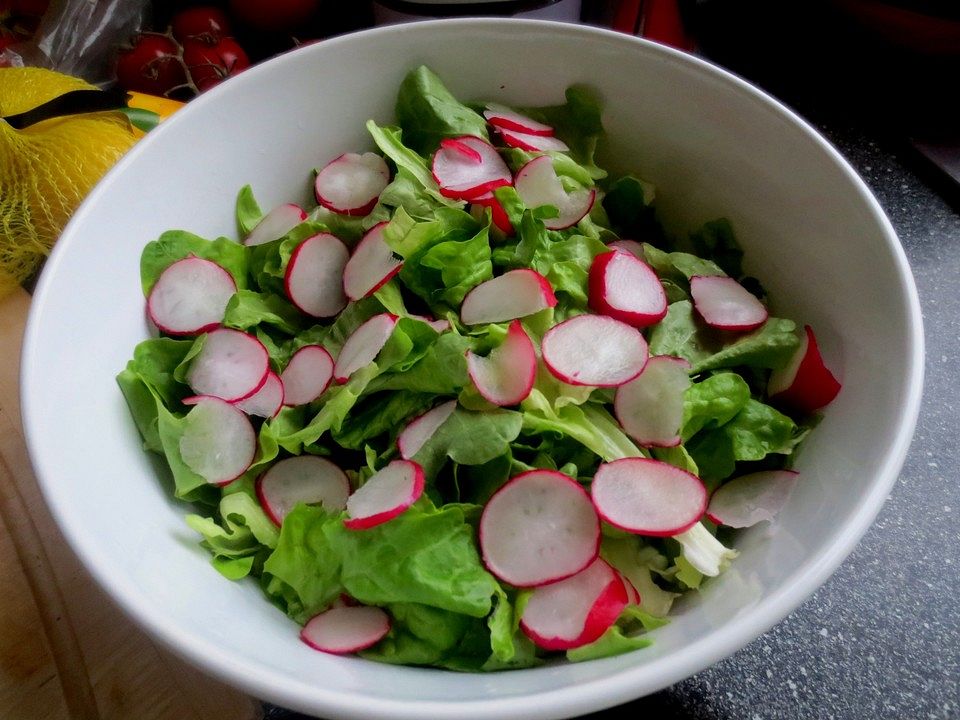 Blattsalate mit Radieschen und Apfeldressing von Bärchenmama | Chefkoch