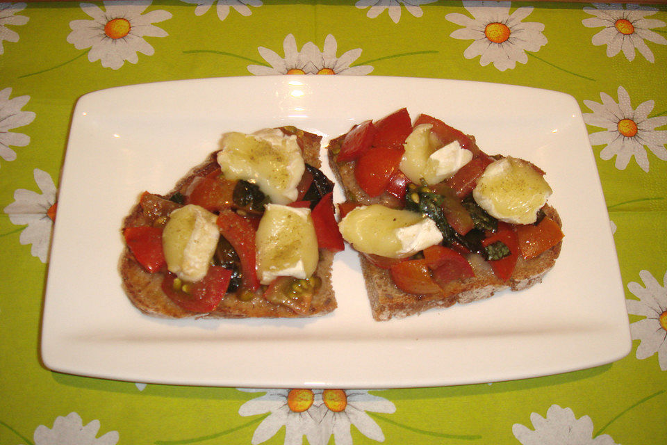 Mallorquinisches Tomatenbrot mit Ziegenkäse