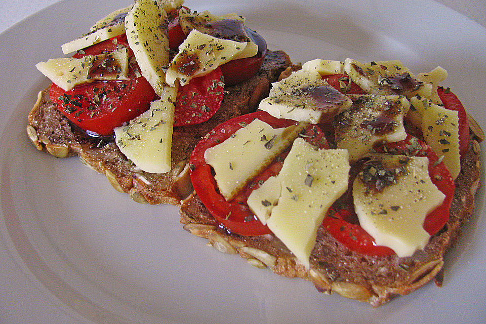 Mallorquinisches Tomatenbrot mit Ziegenkäse