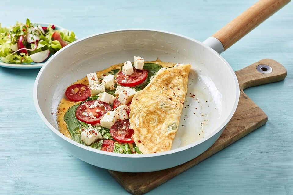 Omelette mit Blattspinat und Tomaten