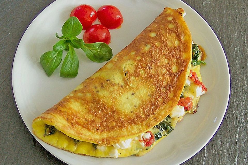 Omelette mit Blattspinat und Tomaten