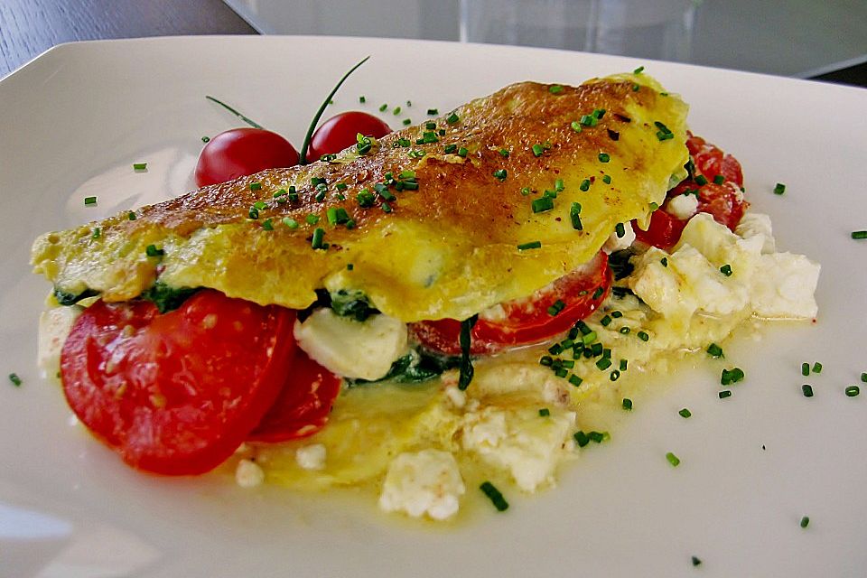 Omelette mit Blattspinat und Tomaten