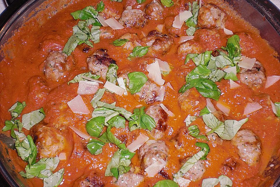 Italienische Fleischklößchen in Tomatensoße