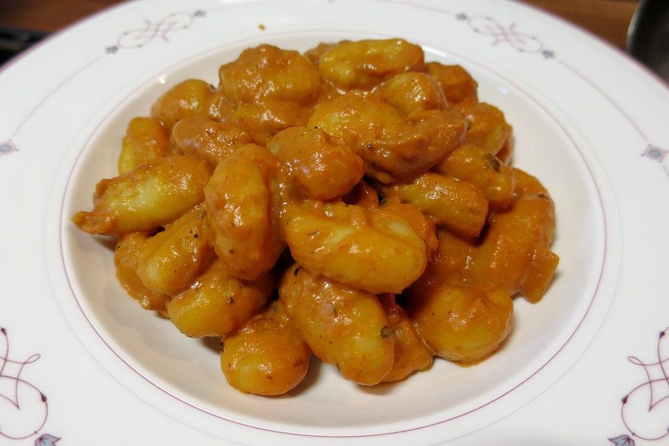 Gnocchi mit Tomaten - Sahne - Sauce