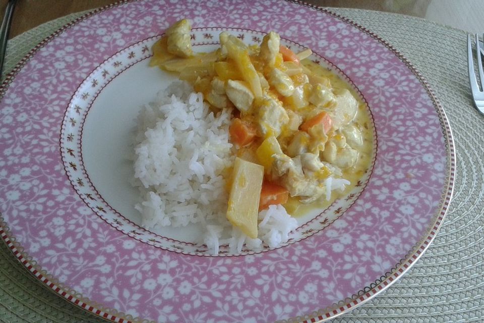 Thaicurry mit Hähnchenbrust und Kokosmilch