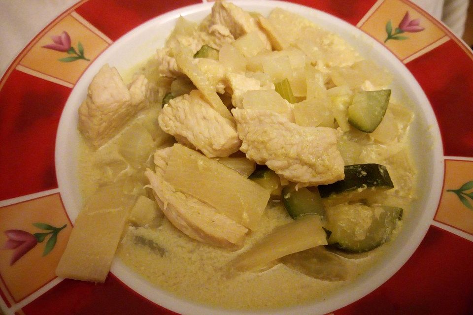 Thaicurry mit Hähnchenbrust und Kokosmilch