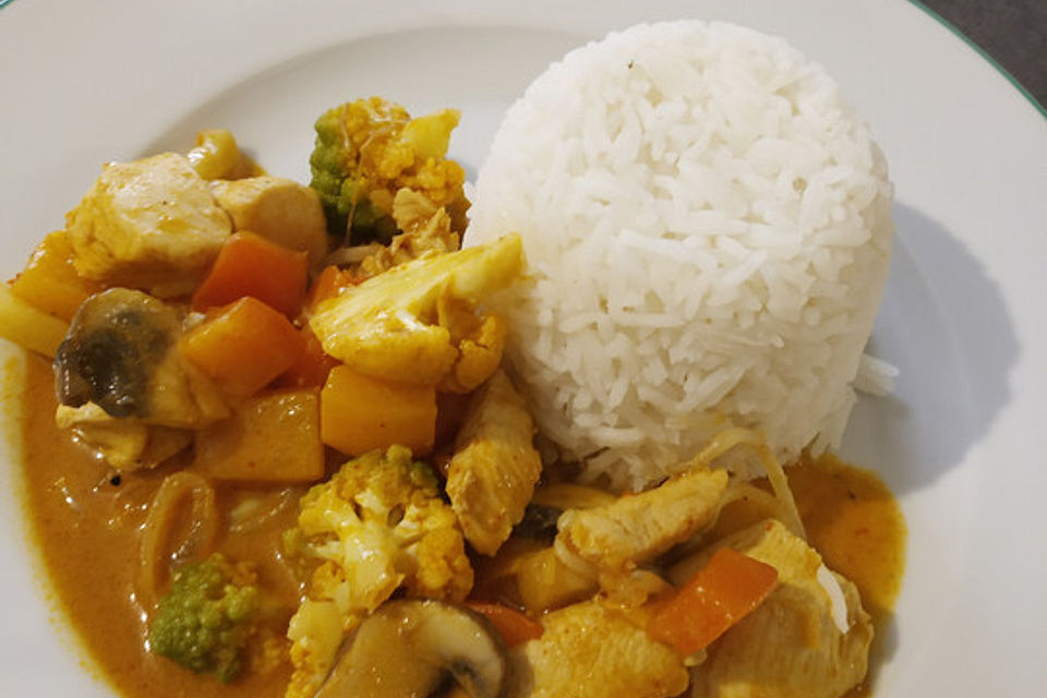 Thaicurry mit Hähnchenbrust und Kokosmilch