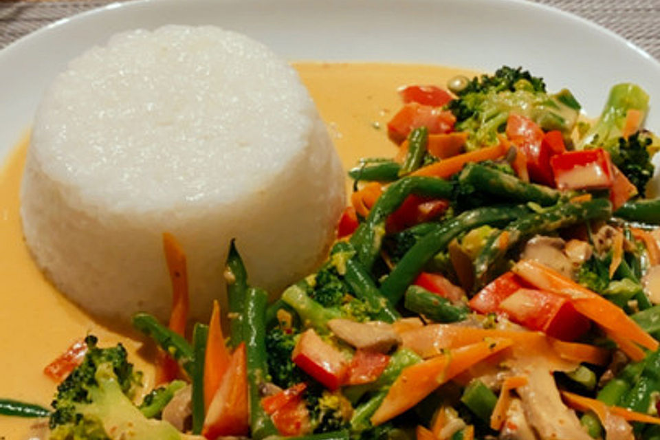 Thaicurry mit Hähnchenbrust und Kokosmilch