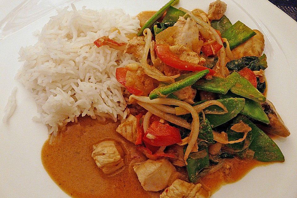 Thaicurry mit Hähnchenbrust und Kokosmilch