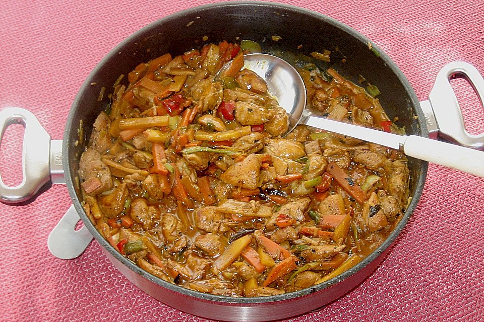 Thaicurry mit Hähnchenbrust und Kokosmilch