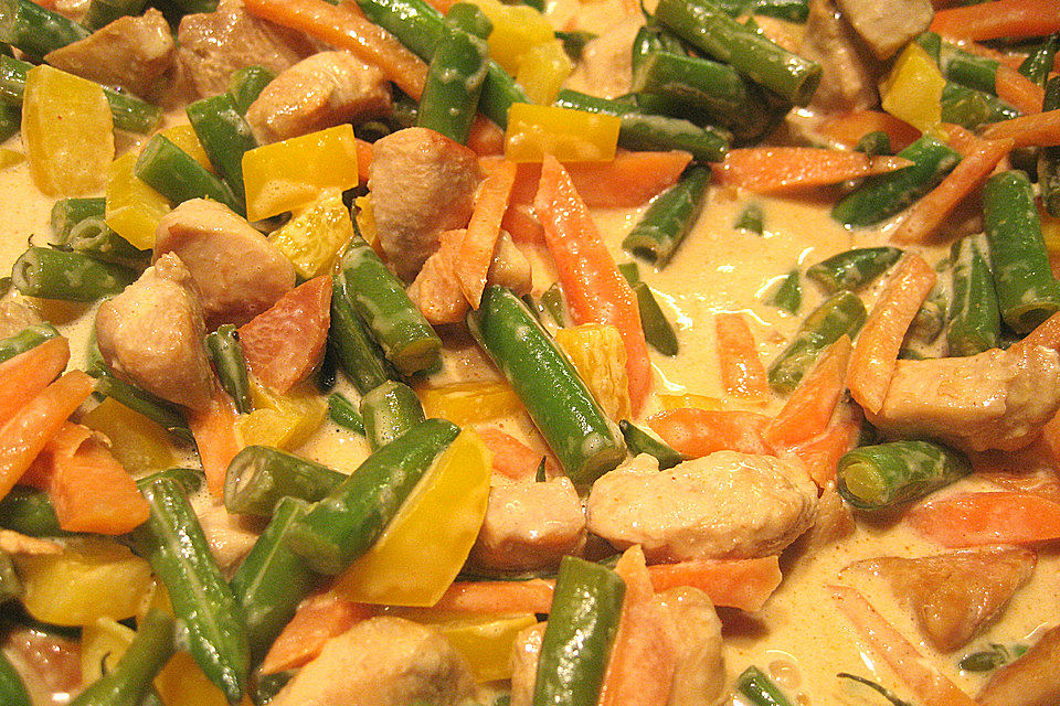 Thaicurry mit Hähnchenbrust und Kokosmilch