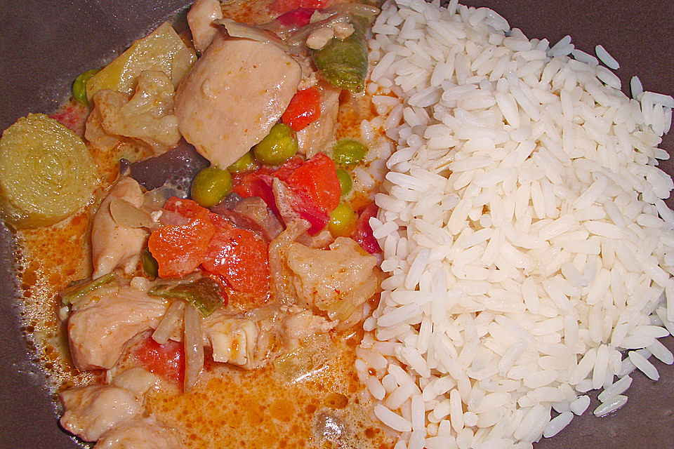 Thaicurry mit Hähnchenbrust und Kokosmilch