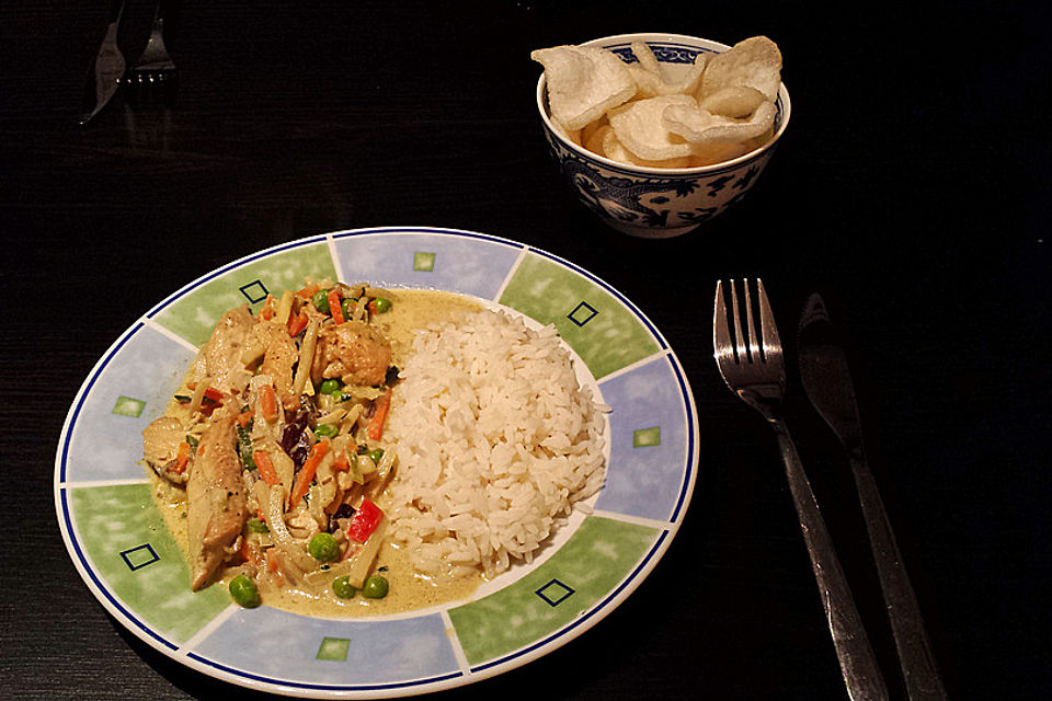 Thaicurry mit Hähnchenbrust und Kokosmilch