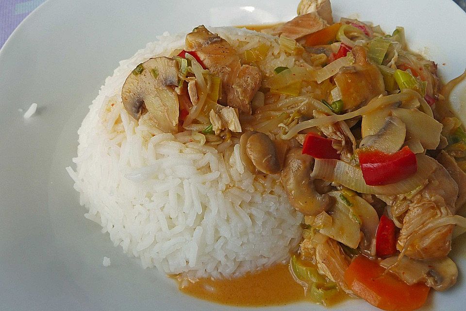 Thaicurry mit Hähnchenbrust und Kokosmilch