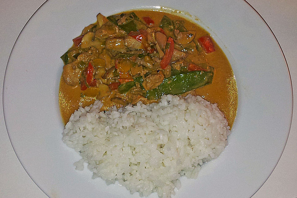 Thaicurry mit Hähnchenbrust und Kokosmilch