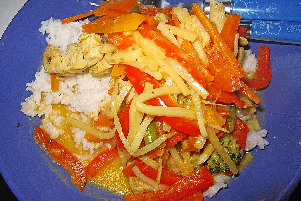 Thaicurry mit Hähnchenbrust und Kokosmilch