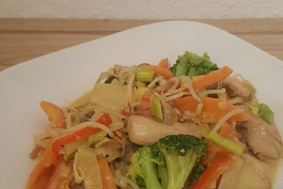 Thaicurry mit Hähnchenbrust und Kokosmilch