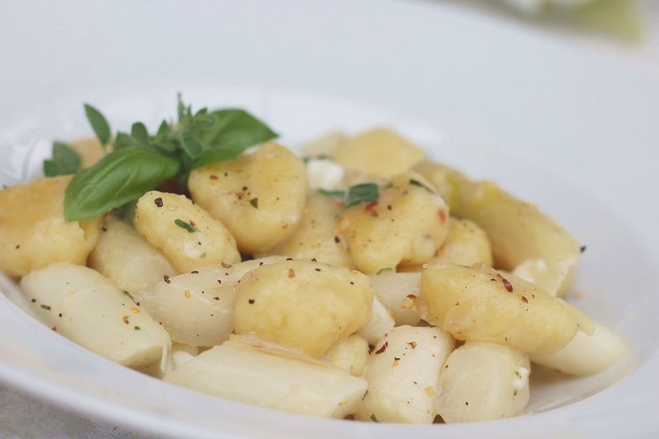 Gnocchi mit Spargel und Mozzarella