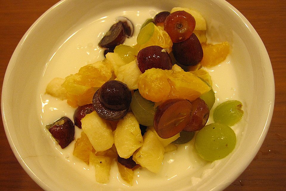 Exotischer Obstsalat mit Limetten - Joghurt