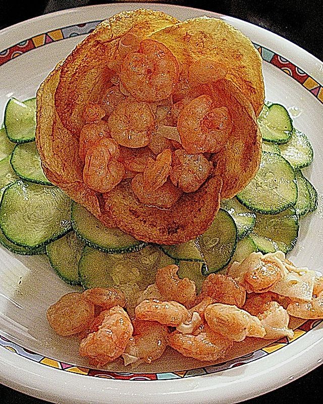 Carstens Kartoffelblüten mit Knobi - Shrimps an Zucchinisalat