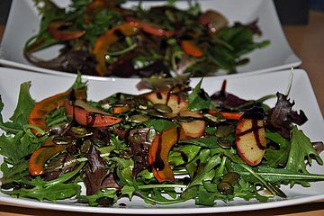 Herbstlicher Blattsalat Mit Gebratenen Kurbisspalten Kernol Apfeldressing Und Knuspermais Von Sivi Chefkoch