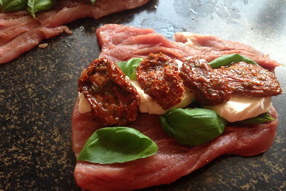 Hähnchenbrust mit Parmaschinken und getrockneten Tomaten