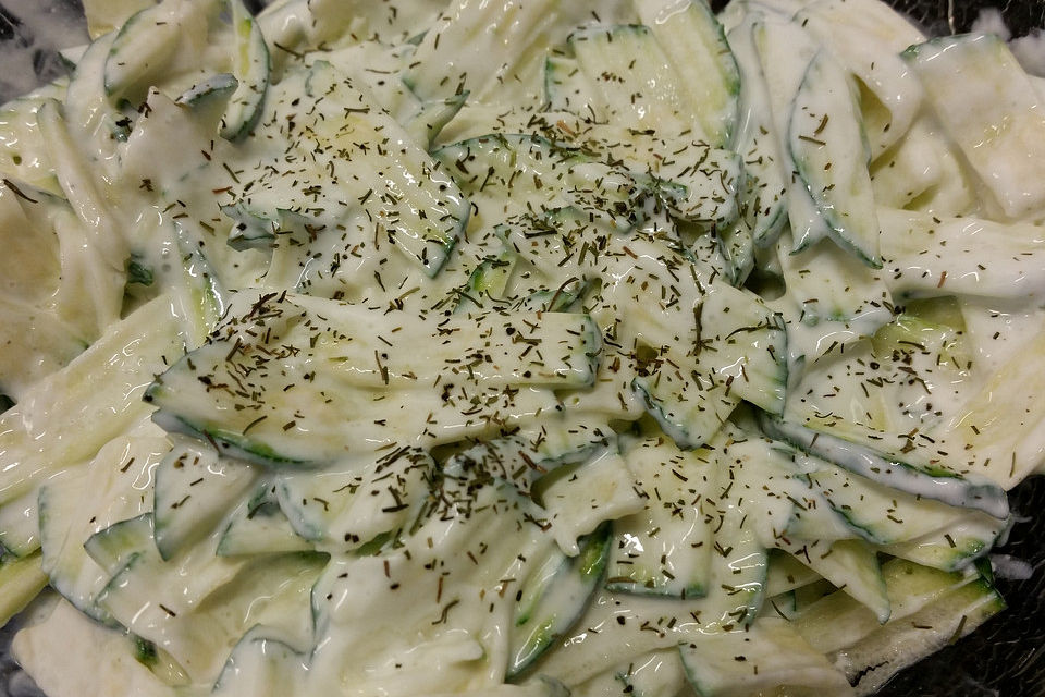 Zucchinisalat mit Joghurtdressing