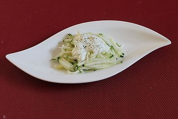 Zucchinisalat mit Joghurtdressing