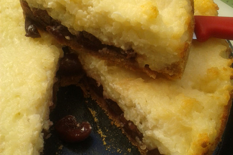 Milchreiskuchen mit Sauerkirschen